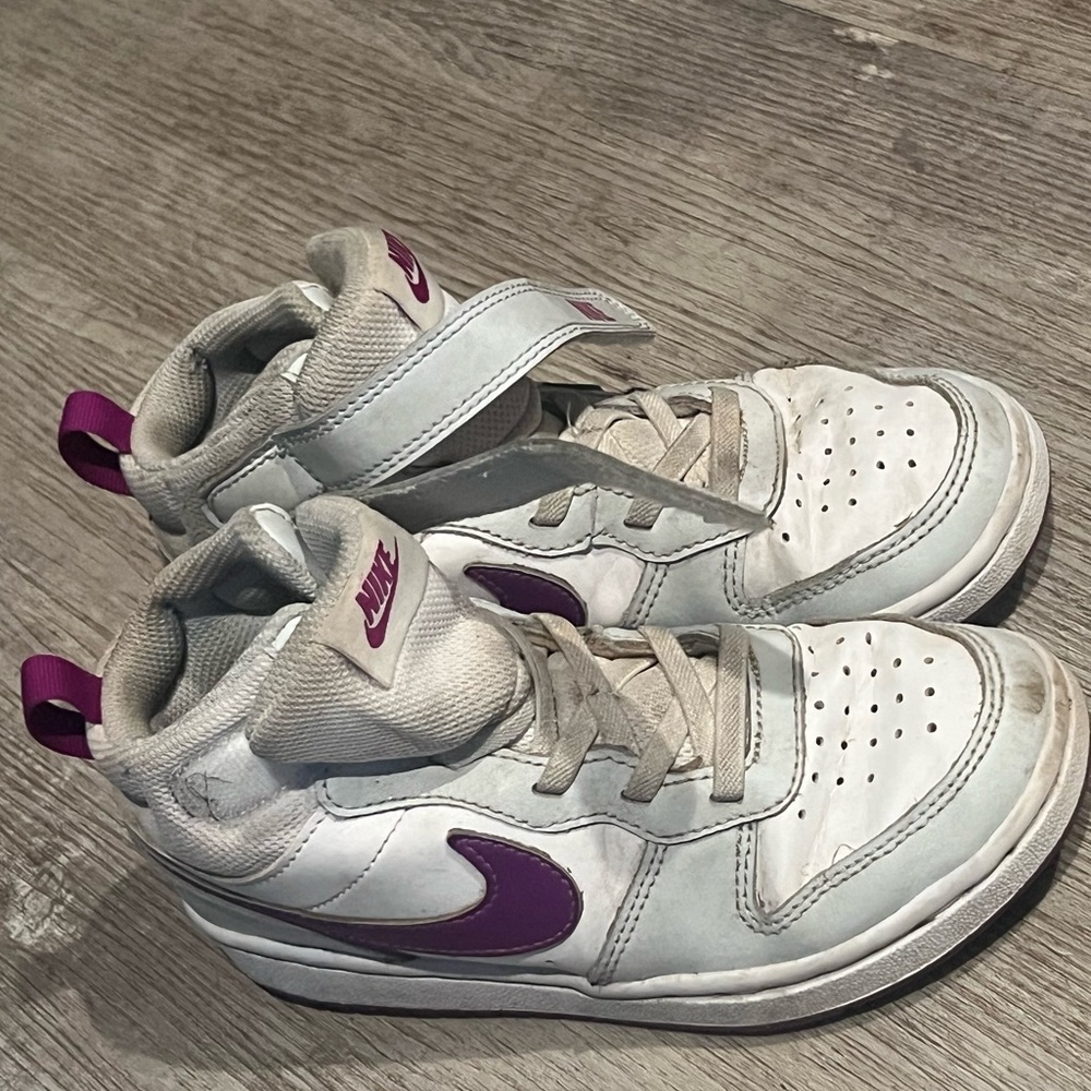 Size 13 Nike sneaks